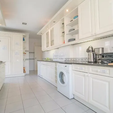 Hostel Impact House Estoril