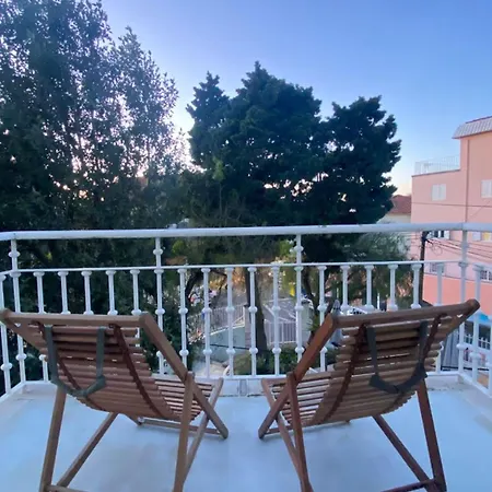 Hostel Impact House Estoril