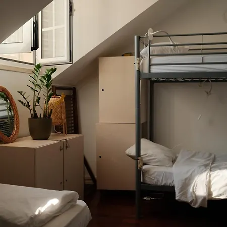 Impact House 埃斯托利尔