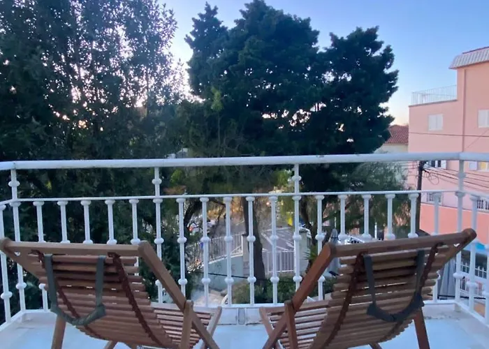 Hostel Impact House Estoril